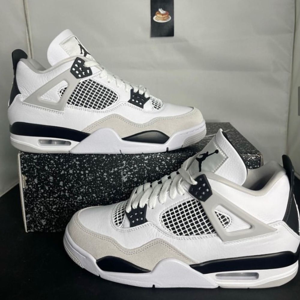 Retro Jordan Military 4’s sz 10.5